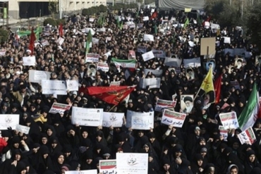 الاحتجاجات الشعبيّة في إيران من منظور الربيع العربي: في احتمالات نجاح التغيير الديمقراطيّ؟