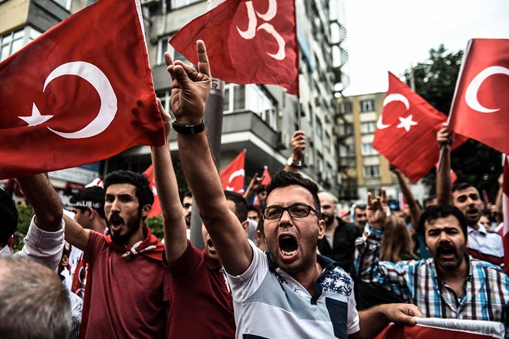 أنماط تسيُّس الشباب في تركيا: تقييم عبر الطوائف والإثنيات